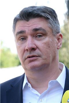 Zoran Milanović položio vijence na Mirogoju