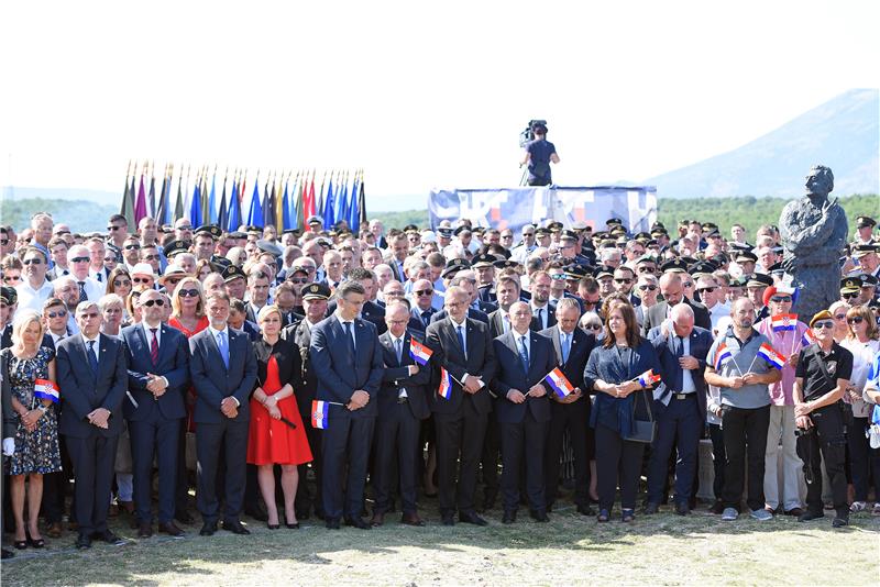 DAN POBJEDE Na Kninskoj tvrđavi podignuta zastava Republike Hrvatske