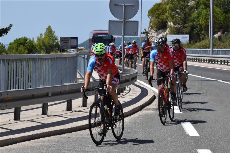 Memorijalni biciklistički ultramaraton „Ovčara - Knin - Dubrovnik“ stigao do cilja