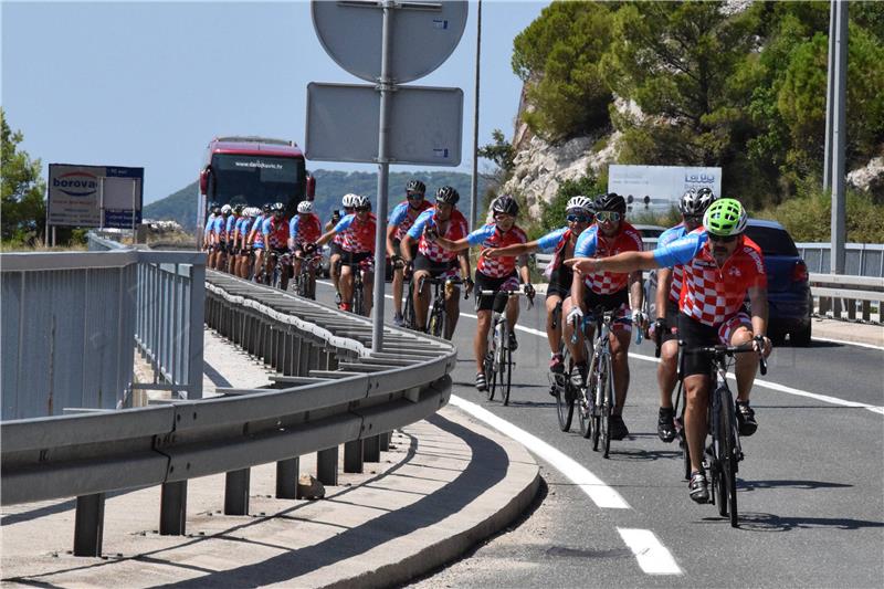 Memorijalni biciklistički ultramaraton „Ovčara - Knin - Dubrovnik“ stigao do cilja