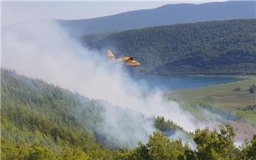 Na požarište kod Skradina upućene dodatne zračne snage