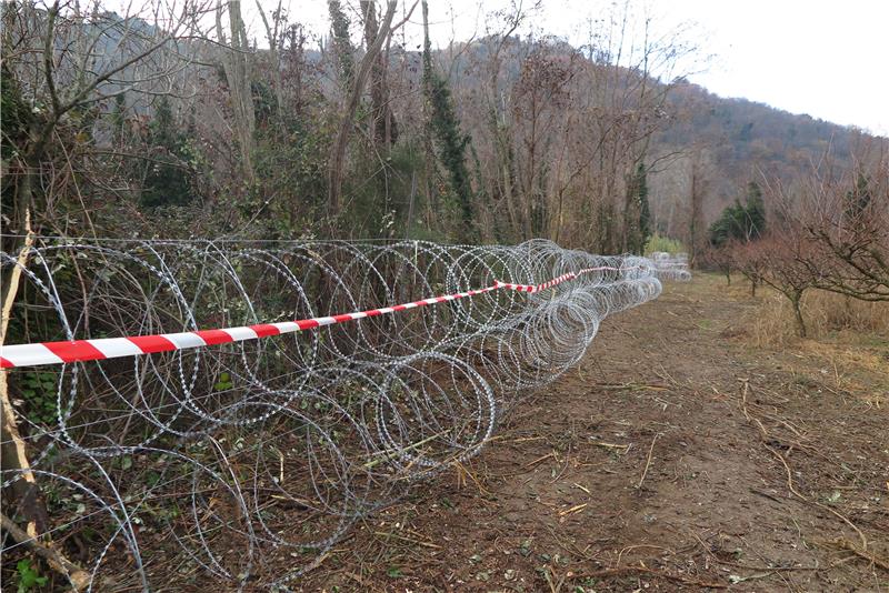 Daily: Slovenian paramilitary camp set up near border with Croatia