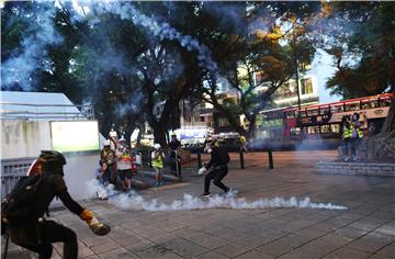 Prosvjednici u Hong Kongu nastavljaju s prosvjedima nakon nasilnog vikenda