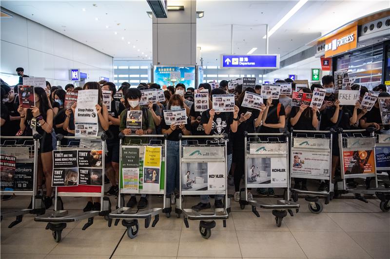 Sukobi u zračnoj luci u Hong Kongu tijekom prosvjeda