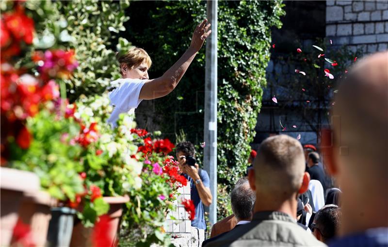 Svetkovina Velike Gospe u Sinju, u procesiji sa slikom Čudotvorne Gospe Sinjske i Plenković