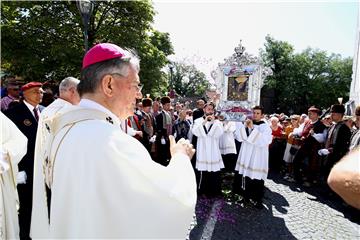 Svetkovina Velike Gospe u Sinju, u procesiji sa slikom Čudotvorne Gospe Sinjske i Plenković