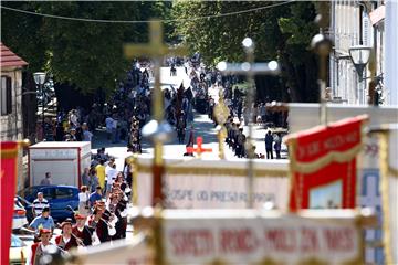 Svetkovina Velike Gospe u Sinju, u procesiji sa slikom Čudotvorne Gospe Sinjske i Plenković