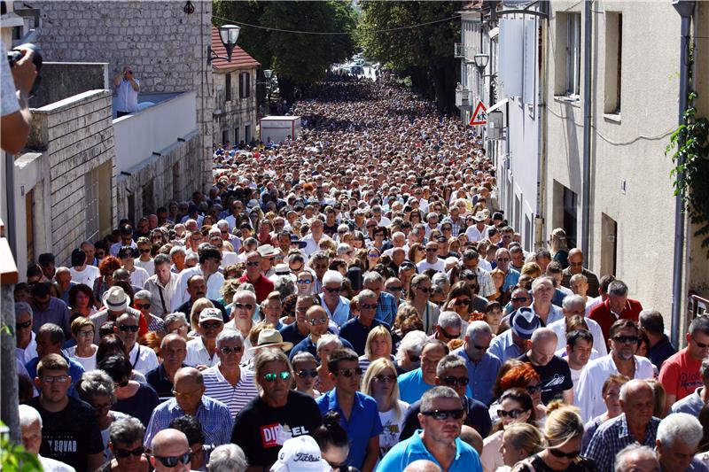 Svetkovina Velike Gospe u Sinju, u procesiji sa slikom Čudotvorne Gospe Sinjske i Plenković