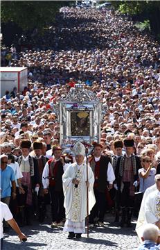 Svetkovina Velike Gospe u Sinju, u procesiji sa slikom Čudotvorne Gospe Sinjske i Plenković