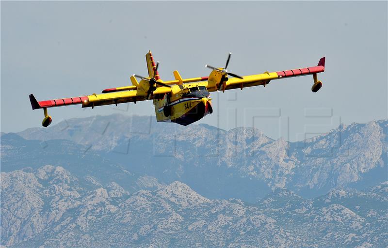 Pod nadzorom požar na području Galovca, na gašenju dva Airtractora i Canadair 