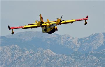 Pod nadzorom požar na području Galovca, na gašenju dva Airtractora i Canadair 