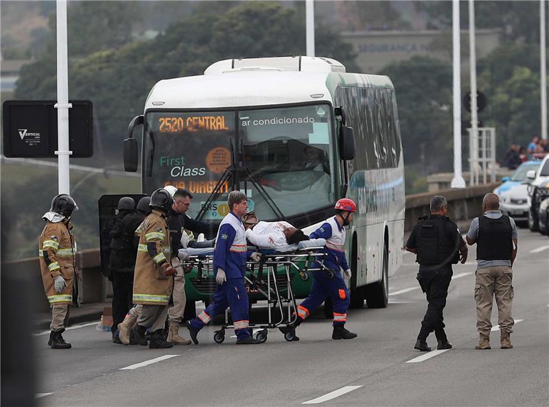 Naoružani napadač drži taoce u autobusu u Rio de Janeiru