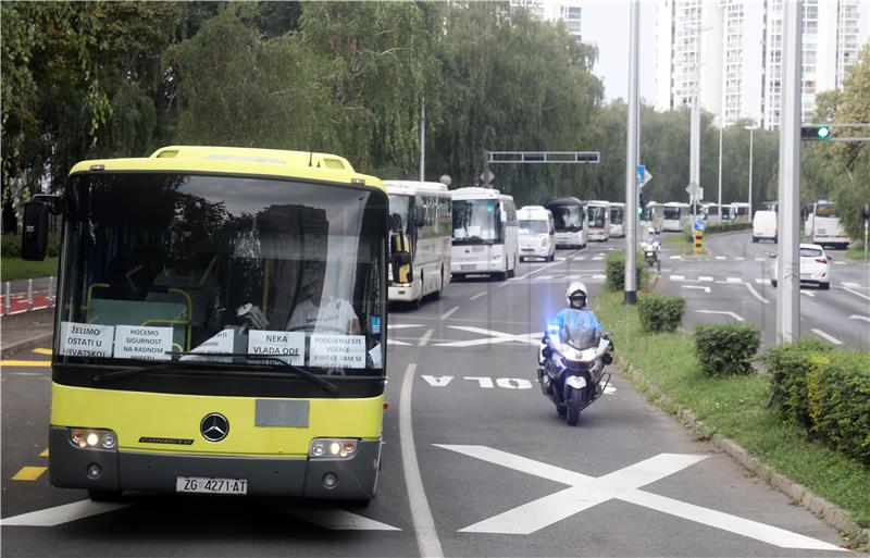 Vozači autobusa prosvjednom vožnjom počeli štrajk upozorenja