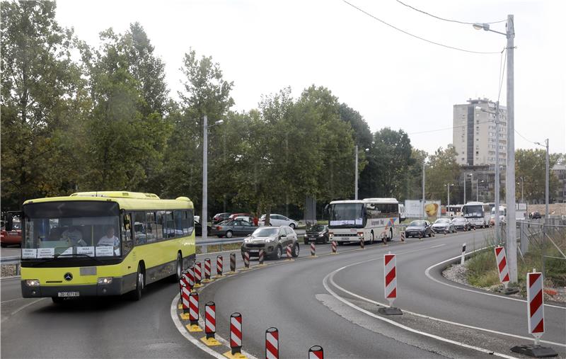 Vozači autobusa vožnjom od Velesajma do Ministarstva počeli štrajk upozorenja