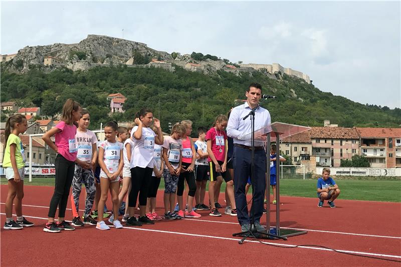 Otvoren novi atletski stadion u Kninu