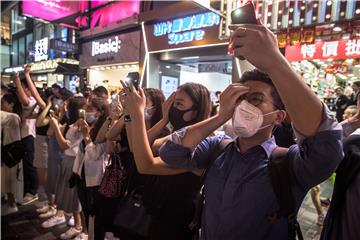 Prodemokratski prosvjednici u Hong Kongu načinili živi lanac 30 godina nakon "baltičkog puta"