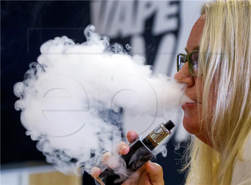 (FILE) USA NEW YORK E-CIGARETTE DEATH