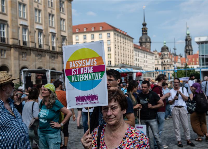 Na skupu protiv rasizma i ksenofobije u Dresdenu 20.000 ljudi 