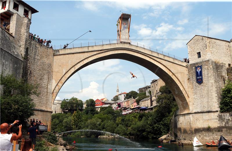 BOSNIA CLIFF DIVING