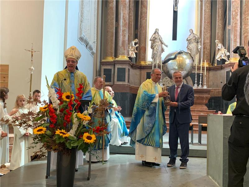 Bandić na hodočašću u austrijskom marijanskom svetištu u Mariazellu