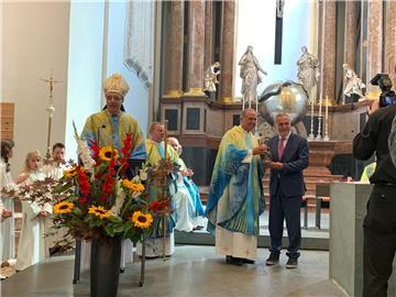 Bandić na hodočašću u austrijskom marijanskom svetištu u Mariazellu