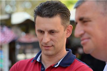 Božo Petrov i Miro Bulj prikupljali potpise za inicijativu "Vodu u Ustav"