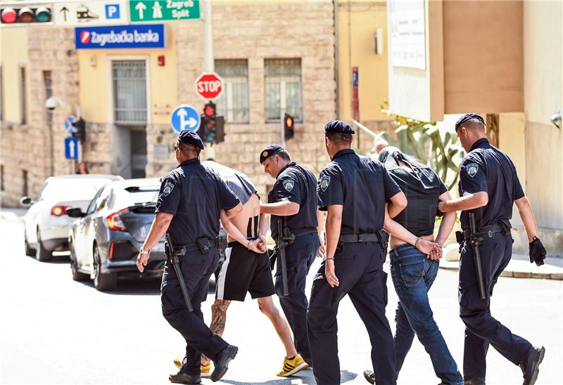 Napadači na Srbe u Uzdolju privedeni na Županijski sud u Šibeniku