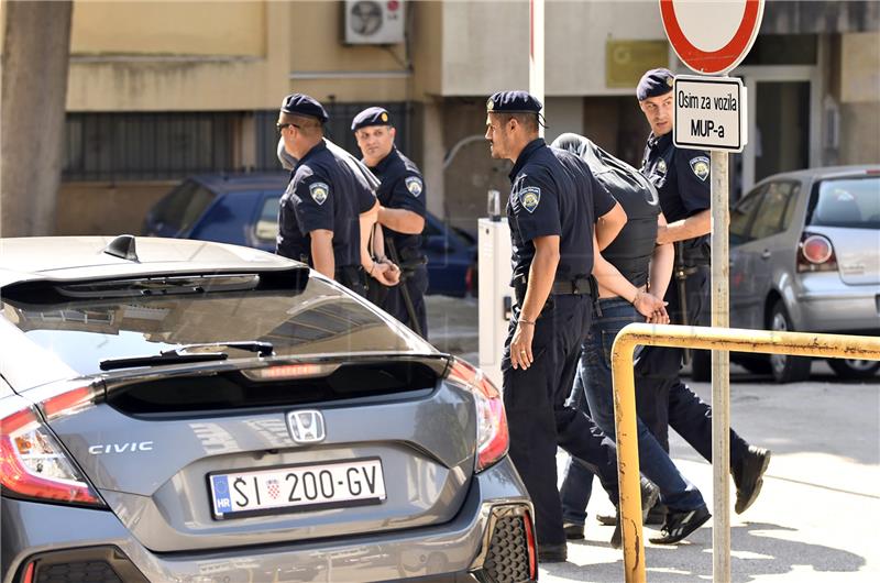 Napadači na Srbe u Uzdolju privedeni na Županijski sud u Šibeniku