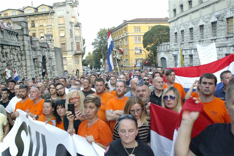 Prosvjed ispred Županijskog suda u Rijeci