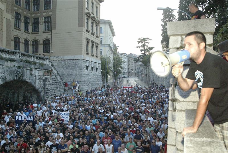 Prosvjed ispred Županijskog suda u Rijeci