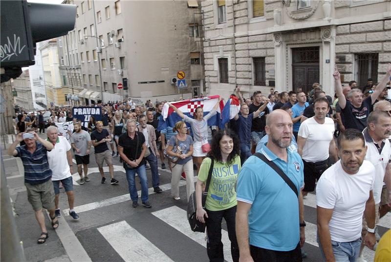 Prosvjed ispred Županijskog suda u Rijeci