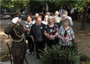 Polaganjem vijenaca na groblju u Vinkovcima započelo obilježavanje Međunarodnog dana nestalih osoba