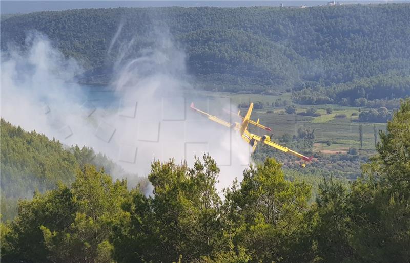 MORH: Zračne snage gase požarište kod Gornjeg Gradca