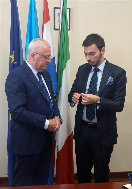 Istria County Assembly chairman honoured for promoting Croatian-Italian ties