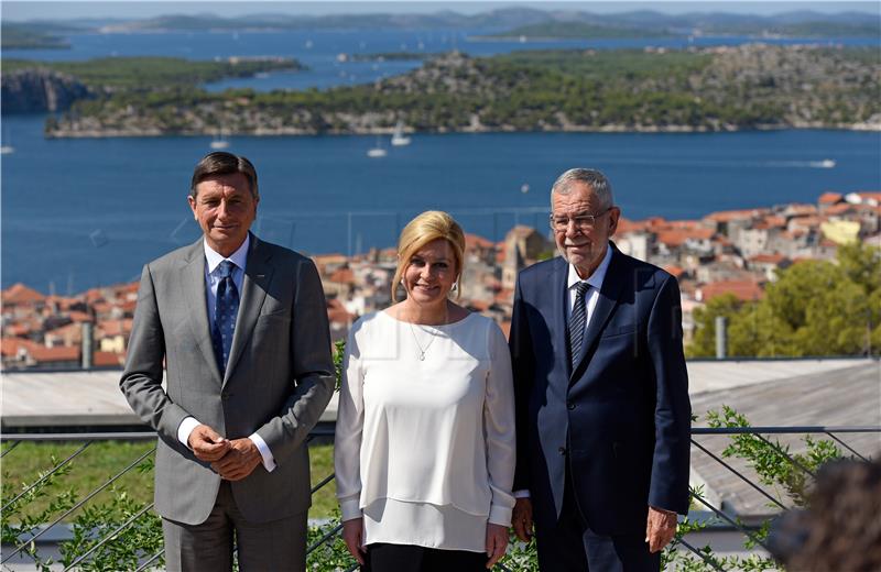 Grabar-Kitarovic, Pahor and Van der Bellen arrive for trilateral meeting in Sibenik