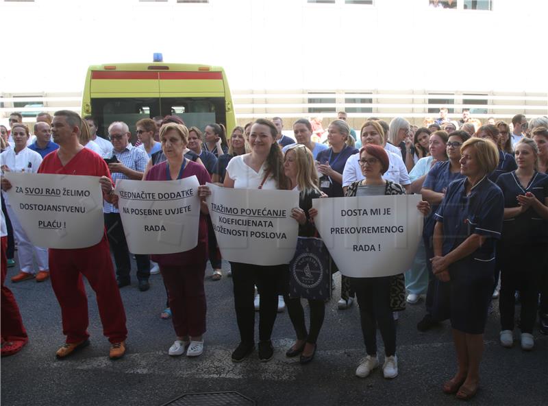 Several hundred nurses stage protest demanding wage increase