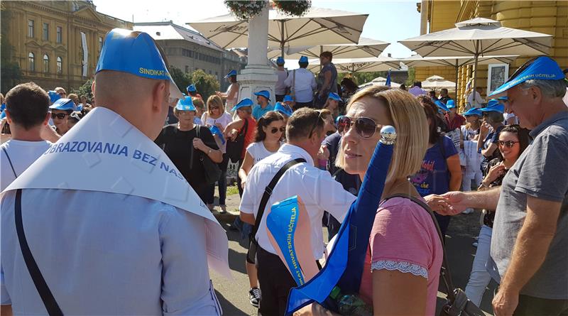 Sindikati učitelja okupljaju se na Trgu Republike Hrvatske