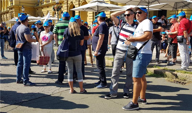 Sindikati učitelja okupljaju se na Trgu Republike Hrvatske