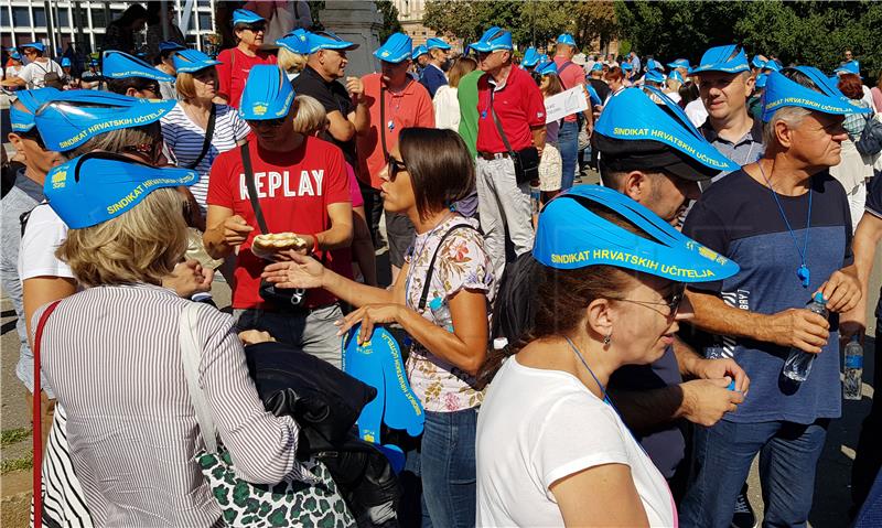 Sindikati učitelja okupljaju se na Trgu Republike Hrvatske