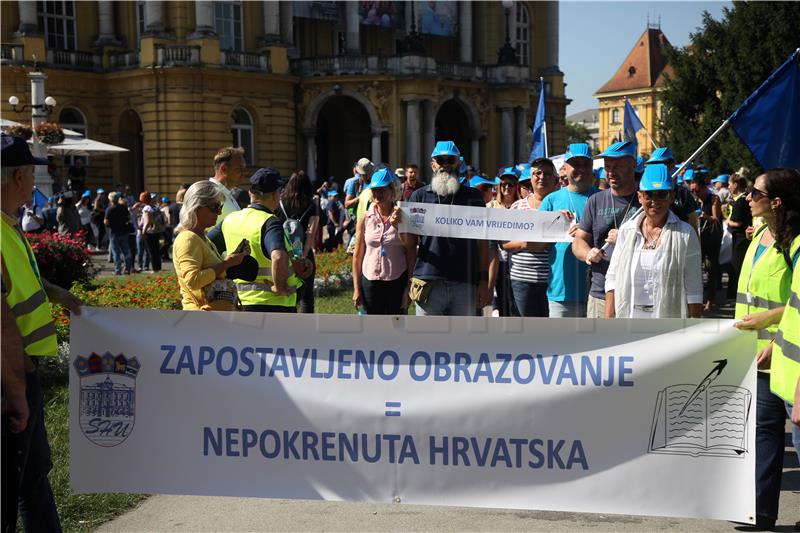 Sindikati učitelja krenuli prema Vladi