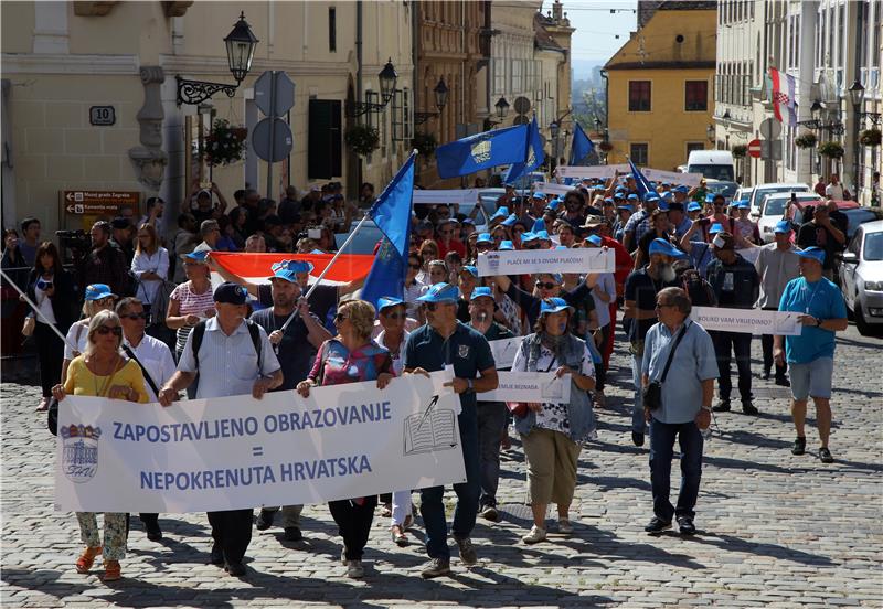 Sindikati učitelja krenuli prema Vladi