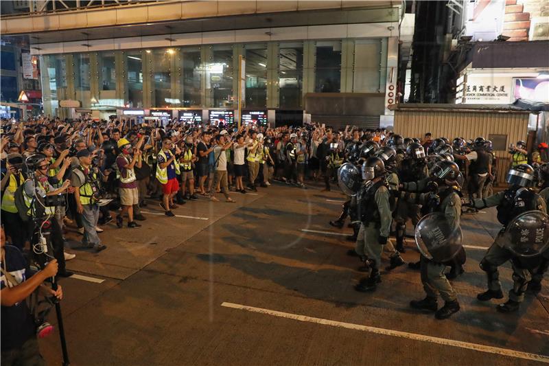 Prosvjednici u Hong Kongu pozivaju Trumpa da "oslobodi" grad