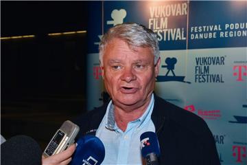 U spomen na Ivu Gregurevića u Orašju otvoren filmski festival i spomenik