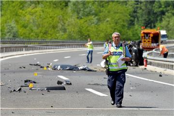 Vozilo sletilo s A3 kod Slavonskog Broda i zapalilo se, stradalo više osoba