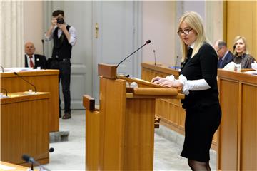 Pravobraniteljica za djecu traži odgodu odluke o ukidanju pomoćnika u nastavi 