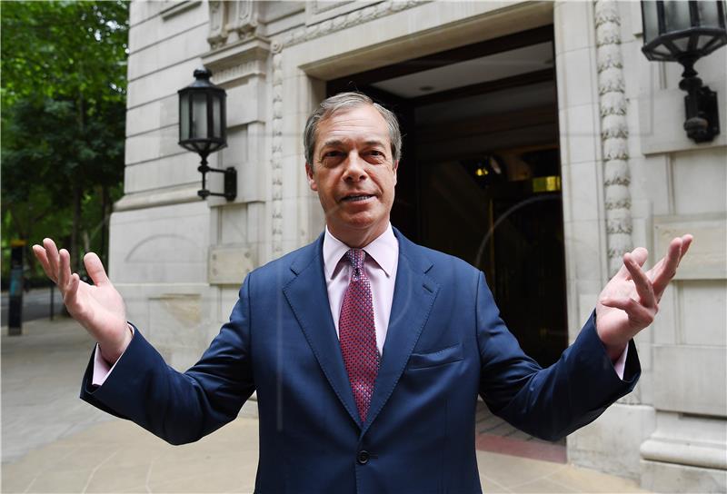 Farage upozorio Johnsona na neuspjeh na izborima ako ne provede Brexit 