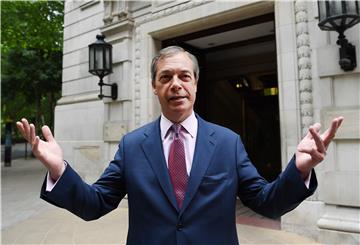 Farage upozorio Johnsona na neuspjeh na izborima ako ne provede Brexit 