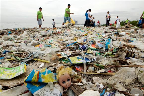 Filipinci razmjenjuju smeće za rižu