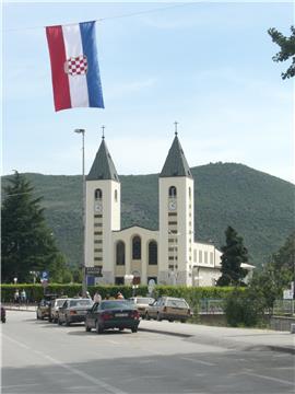 Nadbiskup Fisichella kaže da Sveta stolica s pozornošću prati Međugorje