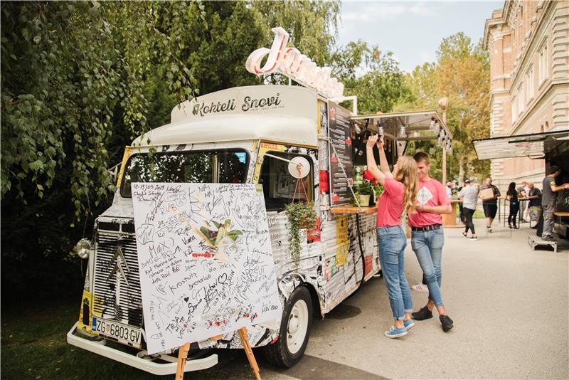 Burgermanija na Strossmayerovu trgu u Zagrebu do 22. rujna